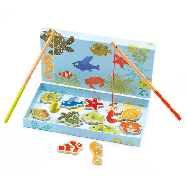 「トロピカルフィッシングゲーム」という商品です。熱帯のお魚たちを釣り上げるフィッシングゲーム。釣り竿でトロピカルなマグネットの魚を釣ります。