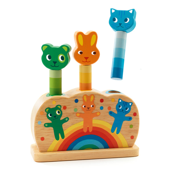 「ポポップ ピドー」という商品です。動物の頭を穴に入れ、さらに中に押し込みさっと離すとスプリングの力で勢いよく動物が飛び出します。指先の微細な運動を促す大切な機会になります。