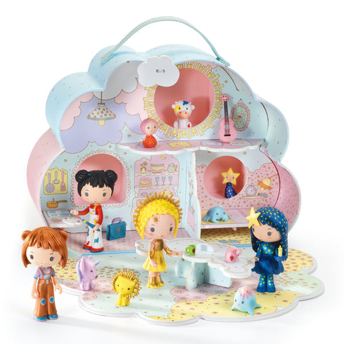 「ティーニー サニー&ミア ハウス」という商品です。雲の形をしたケースはサニーと相棒のライオン、ミアのお家です。TINYLY(ティーニー)のフィギュアシリーズ。